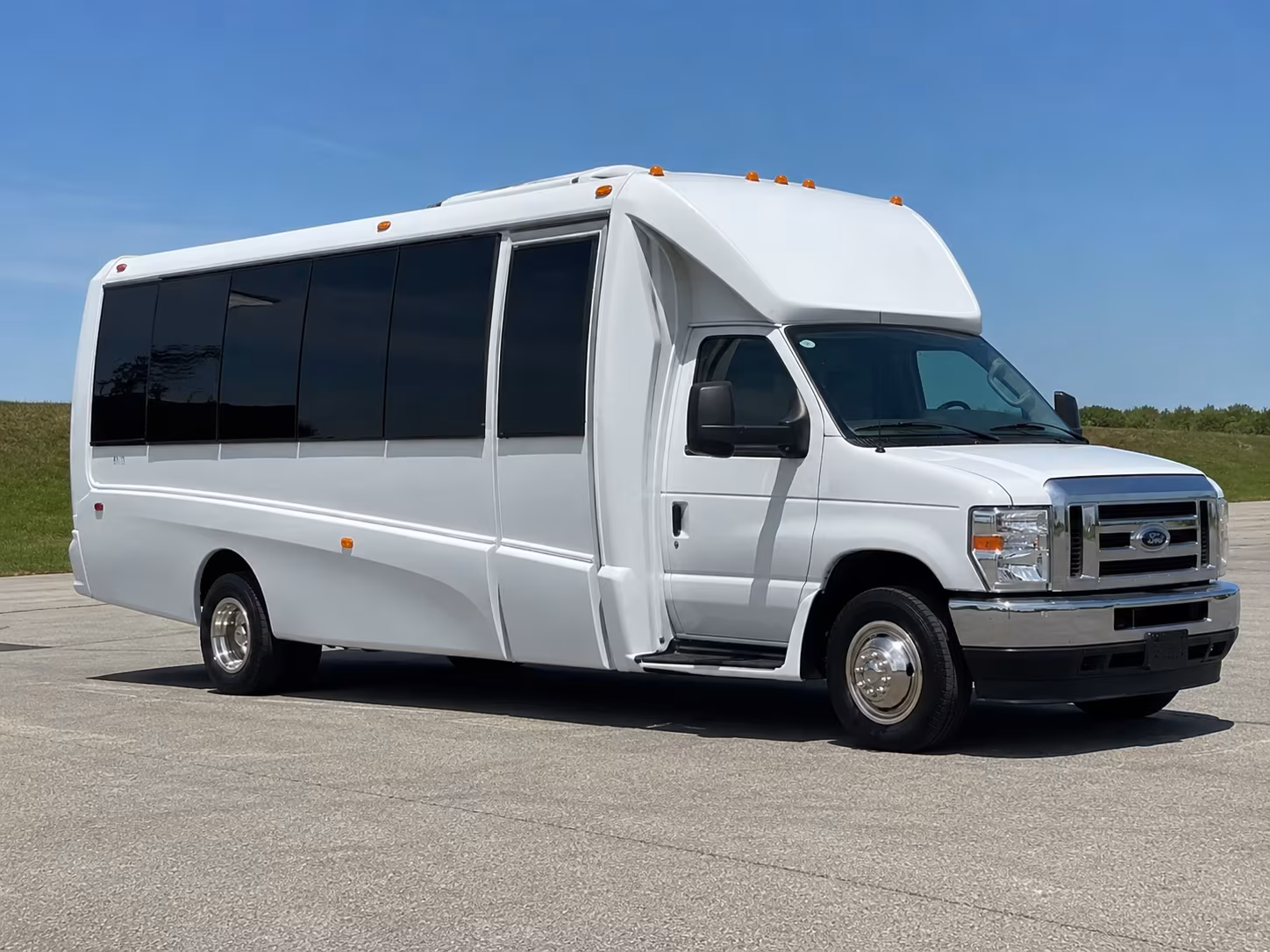 party buses and minibuses for the pageant delmar hall and the loop